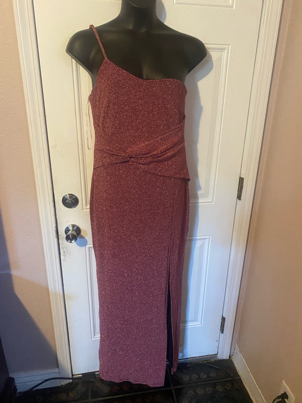 Lulu's One-Shoulder Twist Gown in Rose